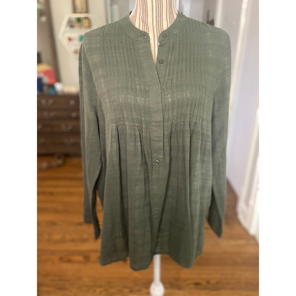 IZOD textured olive green long sleeve blouse with pintucks